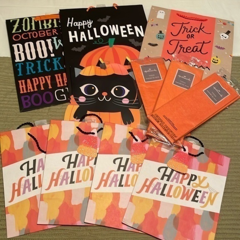 Hallmark 11 Piece Bundle of Halloween Gift Bags & Tissue Paper